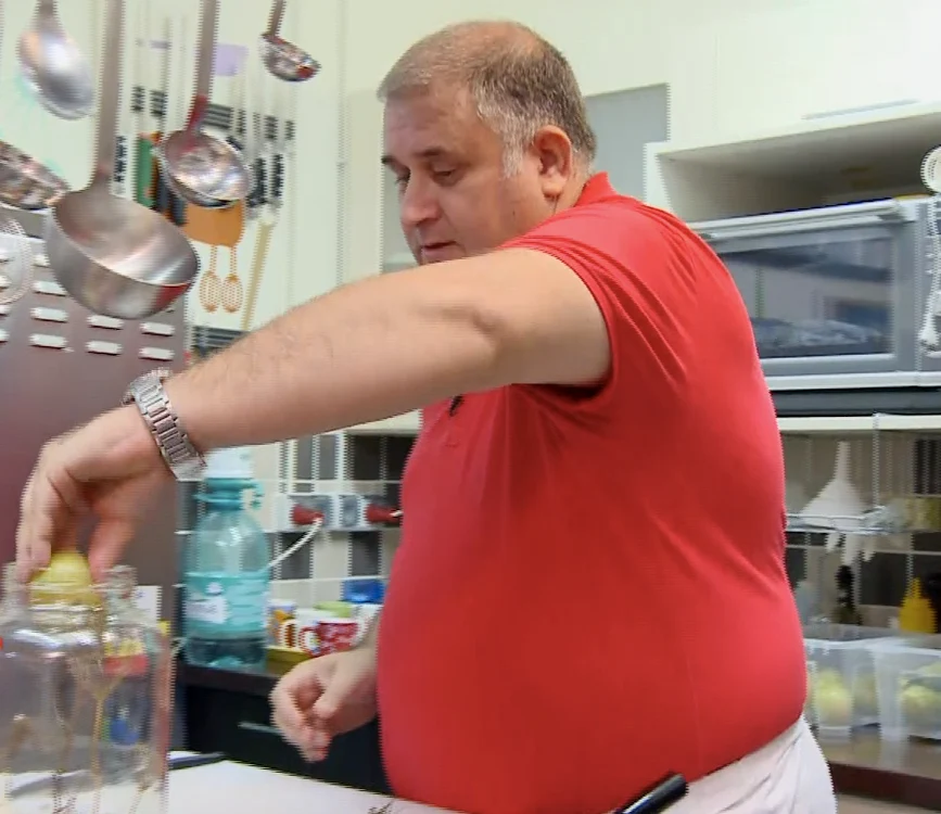Horia Vârlan şi-a suflecat mânecile şi a pus murături