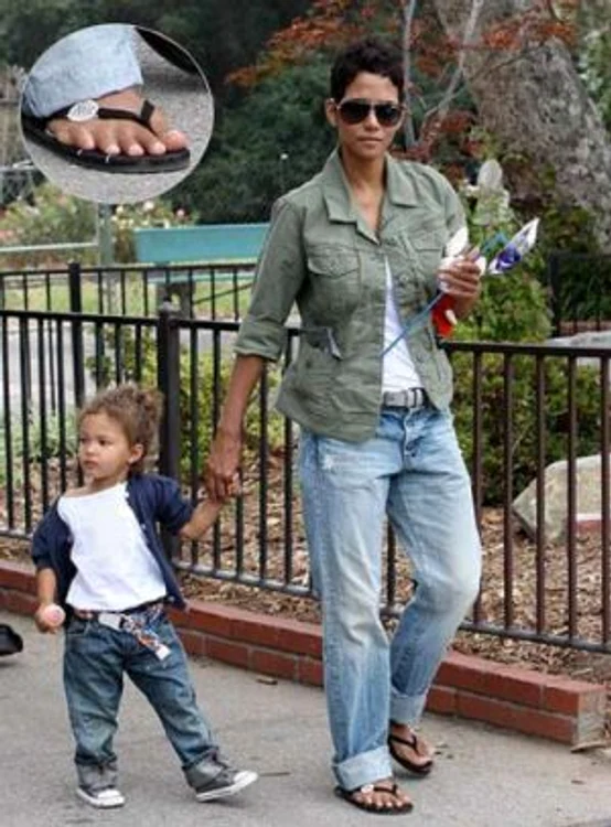 Halle Berry are degetele de la picioare foarte hidoase