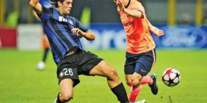 Chivu (stânga) nu se teme de valoarea lui Messi şi are ambiţia „să-i pună piedică“ şi în „dubla“ din semifinalele Ligii 