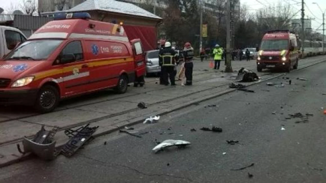 
    Accidentele au avut drepta cauză neacordarea de prioritate, dar și traversarea neregulamentară a pietonilor  