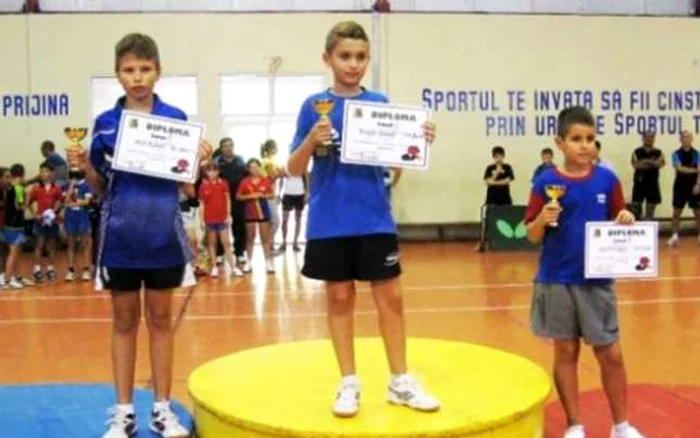 Bogdan Poteras (mijloc) şi Eduard Ionescu (dreapta) au terminat concursul pe podium