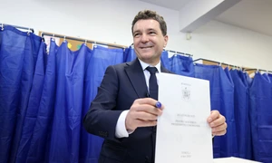 Nicușor Dan votează în primul tur al alegerilor prezidențiale în București. FOTO Inquam Photos / George Călin