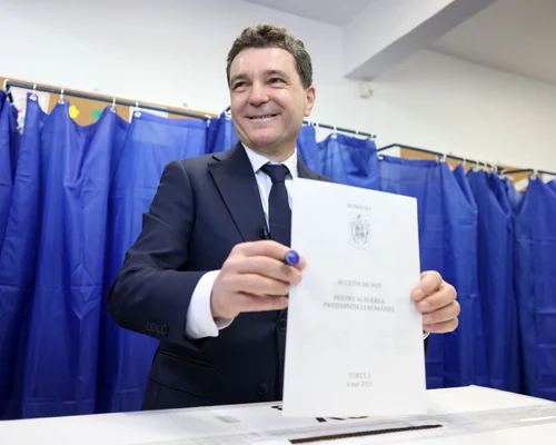 Nicușor Dan votează în primul tur al alegerilor prezidențiale în București. FOTO Inquam Photos / George Călin