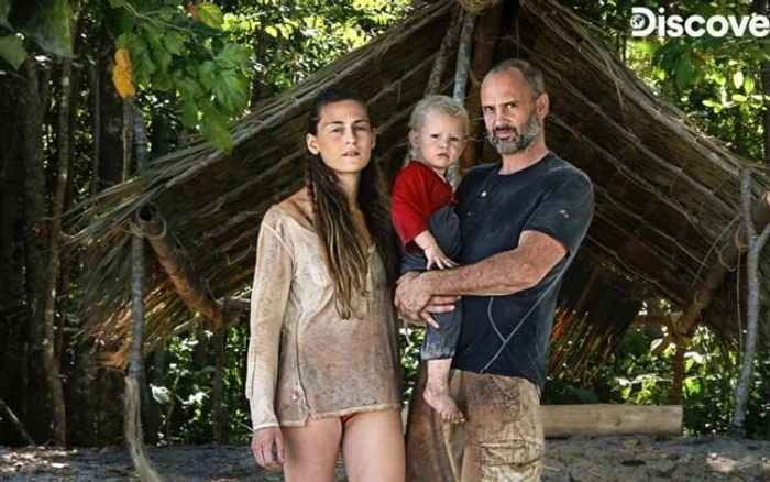 Laura Bingham, Ed Stafford şi micuţul Ran FOTO Discovery