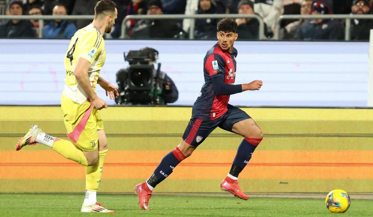 Florinel Coman (dreapta) revine din Serie A în fotbalul din Qatar (FOTO: EPA)