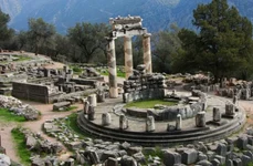 Complexul de la Delphi: ruinele mitologiei jpeg