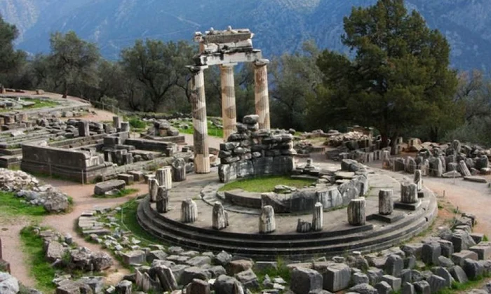 Complexul de la Delphi: ruinele mitologiei jpeg