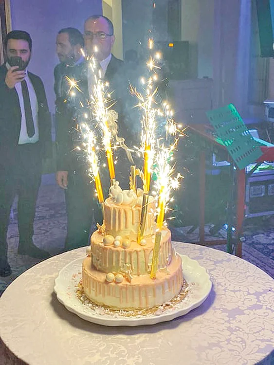 Petrecăreţii s-au delectat cu un tort delicios și un candy bar de la o cofetărie de prestigiu