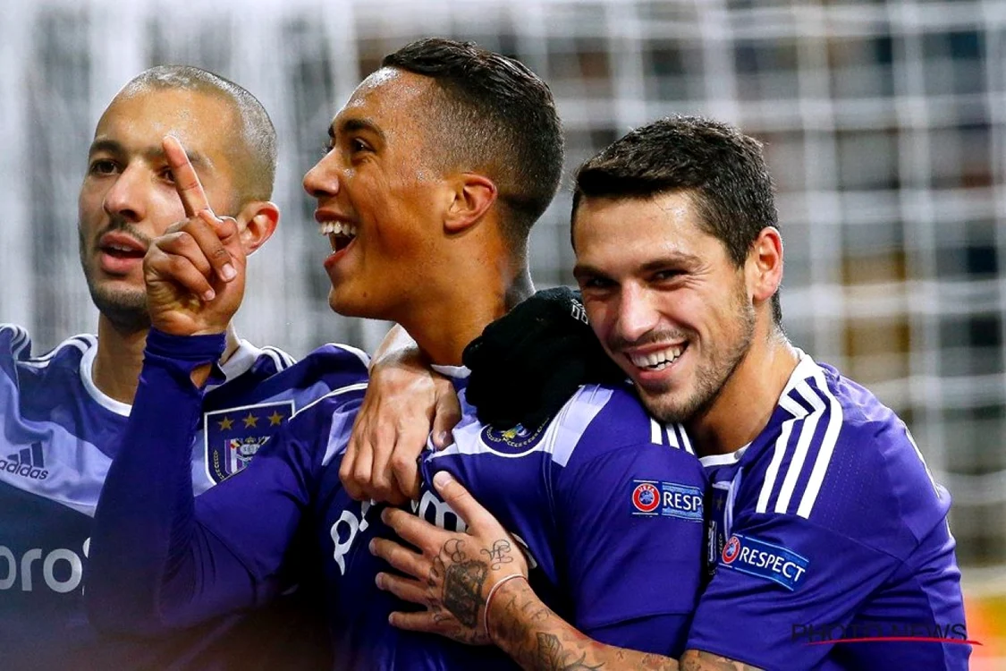Nicolae Stanciu (dreapta) a marcat două goluri în Europa League