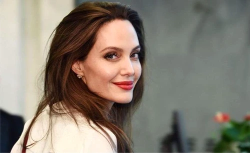 Angie are 43 de ani și-și crește singură cei șase copiifoto: arhivă