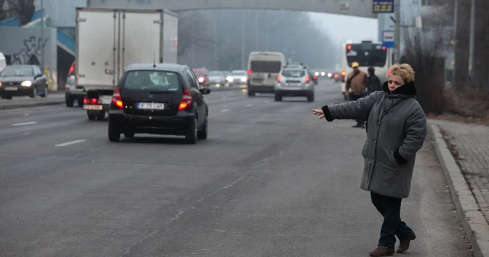 Dacă se promulgă noua lege, autostopiştii nu vor mai avea ce căuta pe marginea drumului