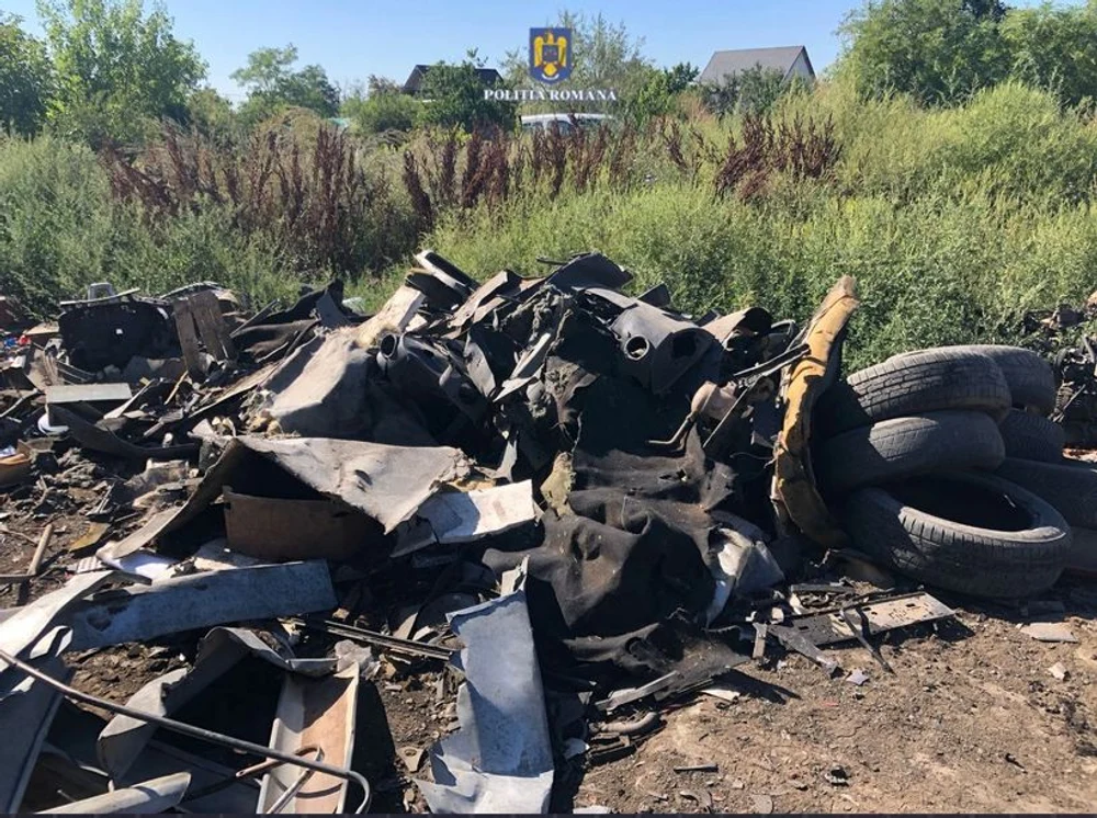 Percheziții la Fetești. Doi bărbați au fost reținuți după ce au ars deșeuri în depozite neautorizate