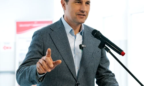 tanczos barna foto facebook (1) png