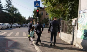 Nicușor Dan și-a dus fetița la Școală FOTO Inquam Photos / Octav Ganea