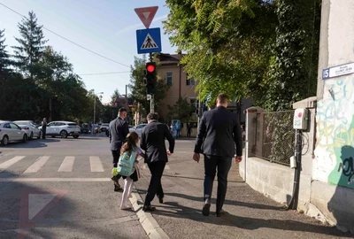 Nicușor Dan și-a dus fetița la Școală FOTO Inquam Photos / Octav Ganea