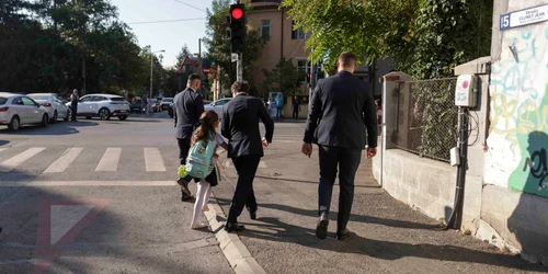 Nicușor Dan și-a dus fetița la Școală FOTO Inquam Photos / Octav Ganea