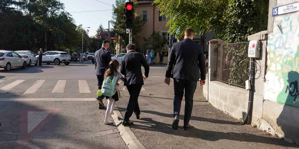 Nicușor Dan și-a dus fetița la Școală FOTO Inquam Photos / Octav Ganea