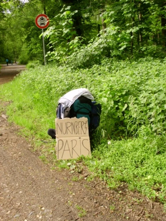 „Am ajuns în Paris, după 17 ore de mers, 8 maşini schimbate şi 1000 km” FOTO Arhivă personală