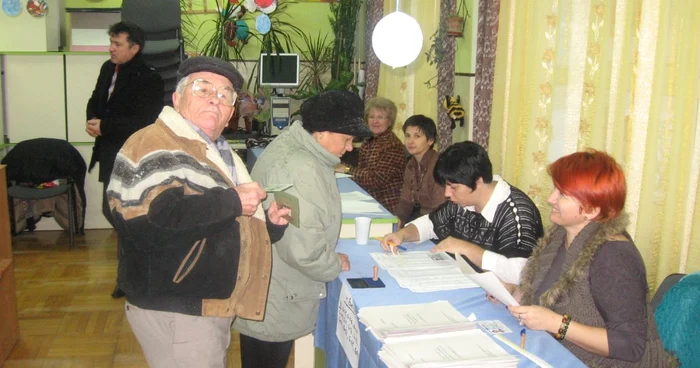 Braşovenii au ieşit la vot în această dimineaţă. FOTOAdevărul.