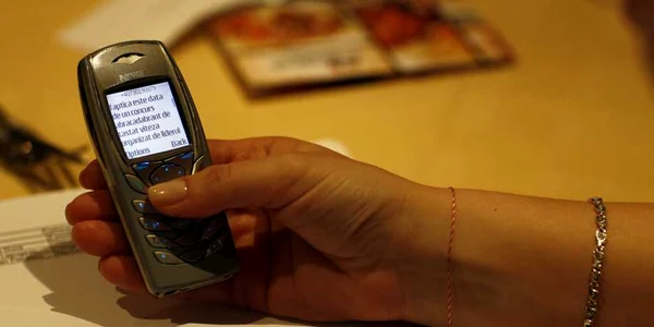 Ignoraţi mesajele SMS care vă declară câştigătorii unor premii acordate contra cost