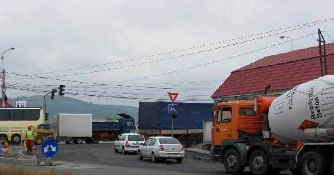 Arad: În urma unui accident rutier, patru persoane au ajuns la spital