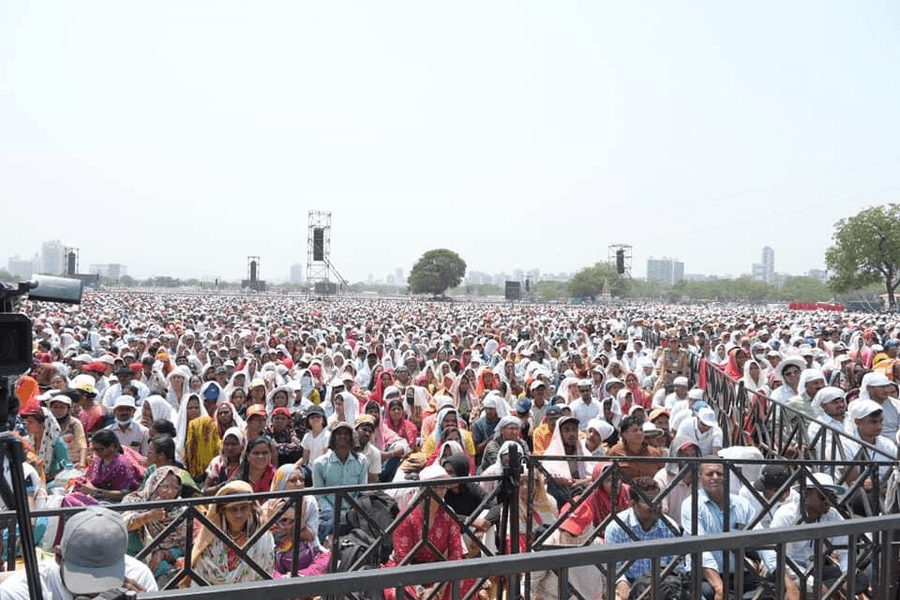 India: 11 persoane au murit din cauza insolaţiei în timpul unei ceremonii de premiere, alte 300 s-au îmbolnăvit