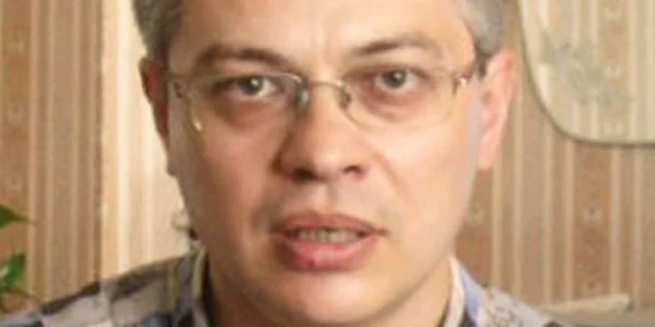 Vitalie Ciobanu este un renumit scriitor pe ambele maluri ale Prutului şi redactorul-şef al revistei moldoveneşti „Contrafort".