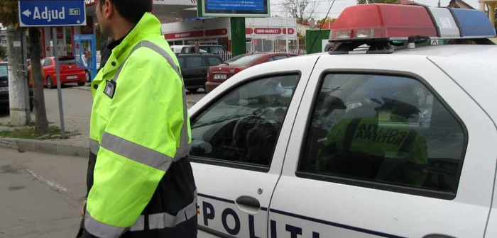 Poliţiştii le-au întocmit dosare penale