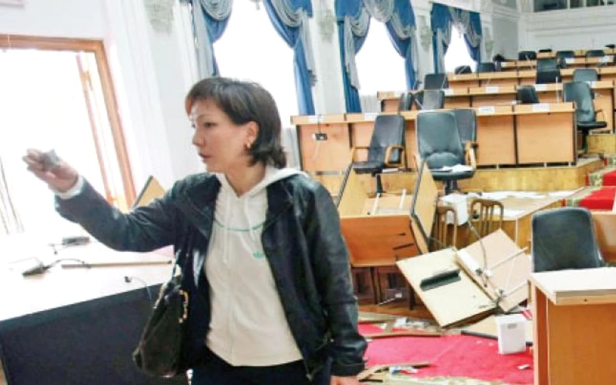 Cum arată interiorul Parlamentului după devalizare 