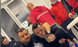 Interlopul „Sharpele Nebunu” se simte în largul său printre poliţişti jpeg