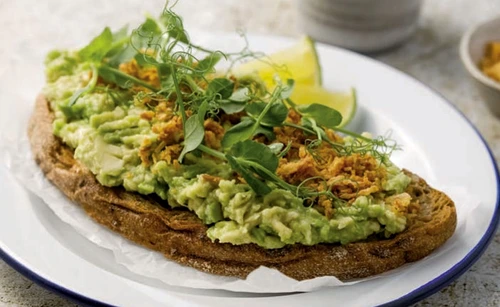 toast cu avocado jpg