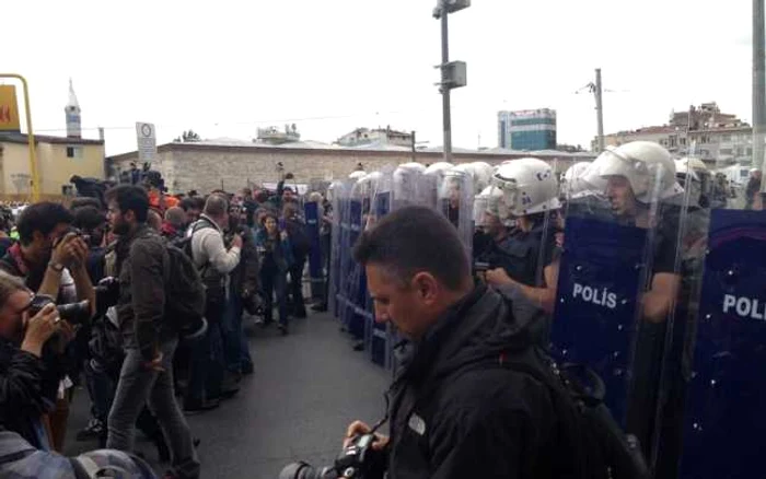 Poliţiştii au blocat deja Piaţa Taksim, Parcul Gezi fiind închis de la începutul zilei. FOTO via Twitter