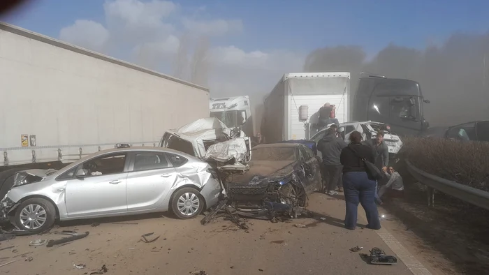 42 de autovehicule au fost implicate în accidentul de pe M 1 Foto facebook.comrotaru.florin.311