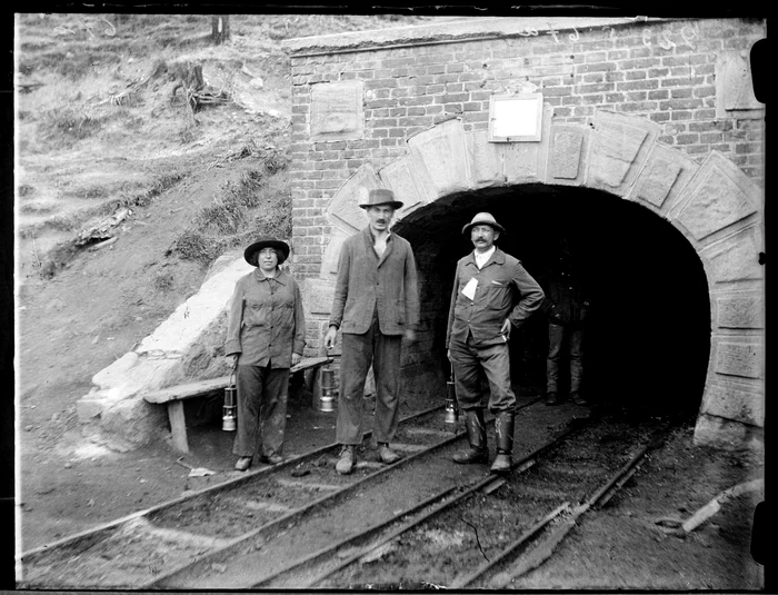 Romulus Vuia, în centru. Foto: Denis Galloway SURSA: Muzeul Etnografic al Transilvaniei.