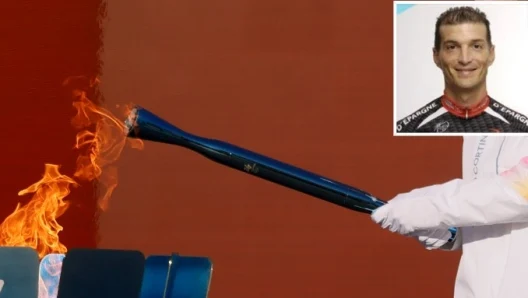 Un fost ciclist prins dopat cu testosteron a purtat torța olimpică. Jocurile Olimpice de iarnă încep pe 6 februarie