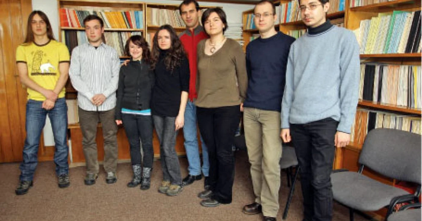Tinerii români sunt pregătiţi de profesori de renume din România şi din străinătate