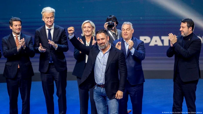 Liderul Vox, Santiago Abascal (centru), a reunit la Madrid politicieni europeni de extremă dreapta