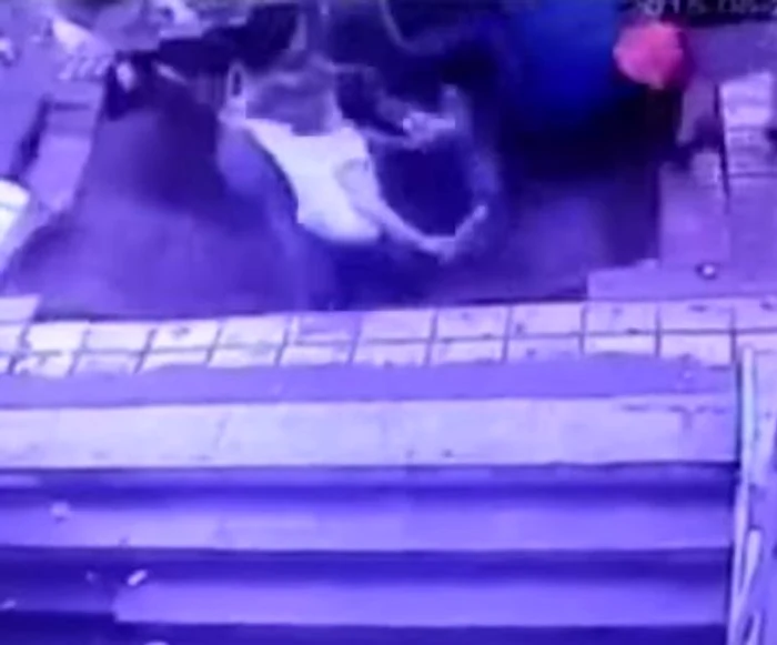 
    Patru din cele cinci persoane implicate în incident au suferit răni uşoarefoto: captură video  