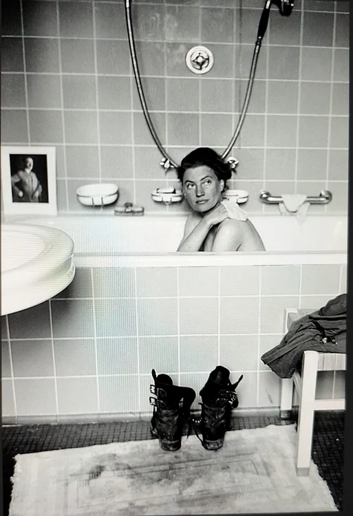 Lee Miller în cada lui Adolf Hitler