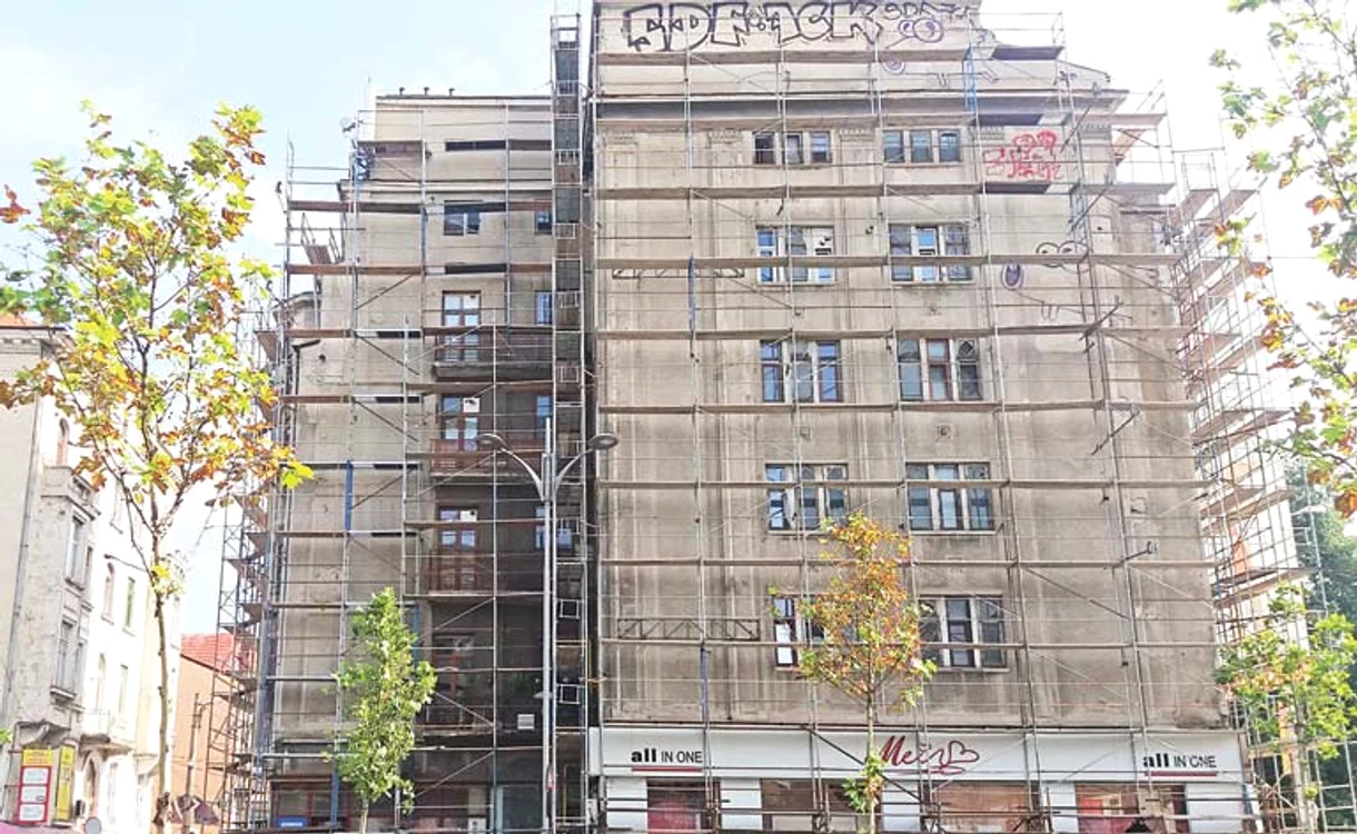
    Lucrările de anvelopare au  acoperit adevăratele probleme  