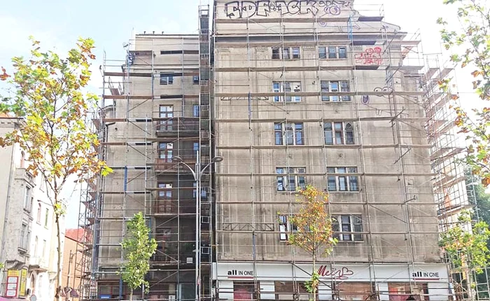 
    Lucrările de anvelopare au  acoperit adevăratele probleme  