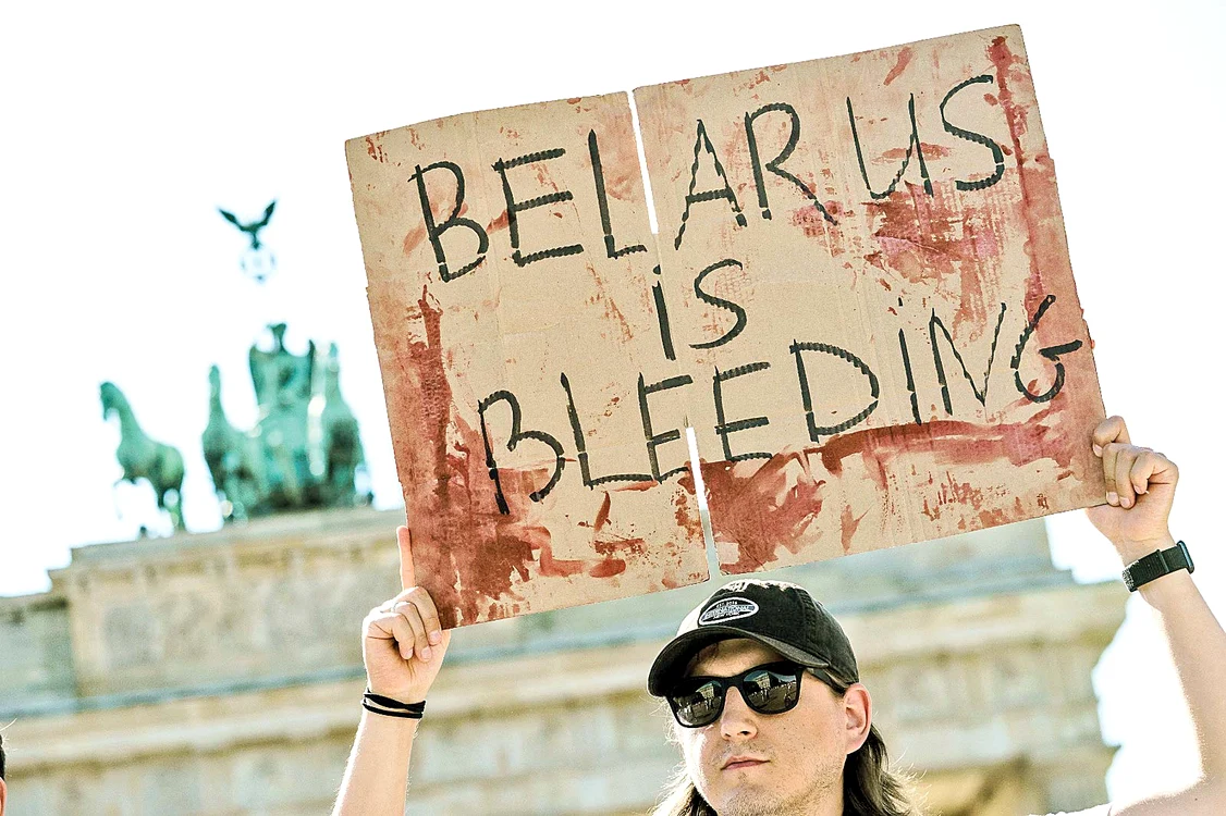Manifestanţii  îl acuză pe  preşedintele  Lukaşenko de  fraudarea  alegerilor