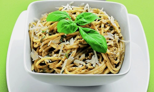 spaghete cu pesto si parmezan jpeg