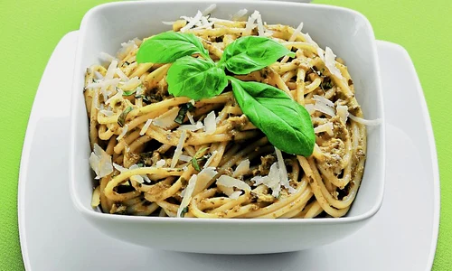 spaghete cu pesto si parmezan jpeg