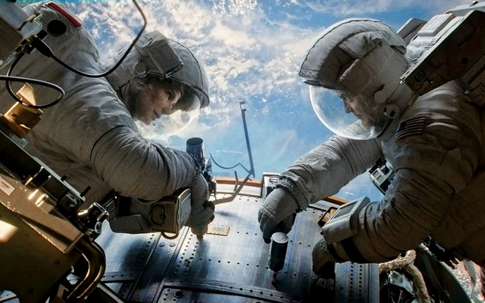 Filmul „Gravity“ prezintă un „naufragiu“ în spaţiu. FOTO The Atlantic