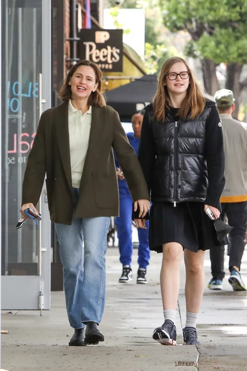 Jennifer Garner în oraș cu fiica cea mare, Violet Affleck, Profimedia (4) jpg