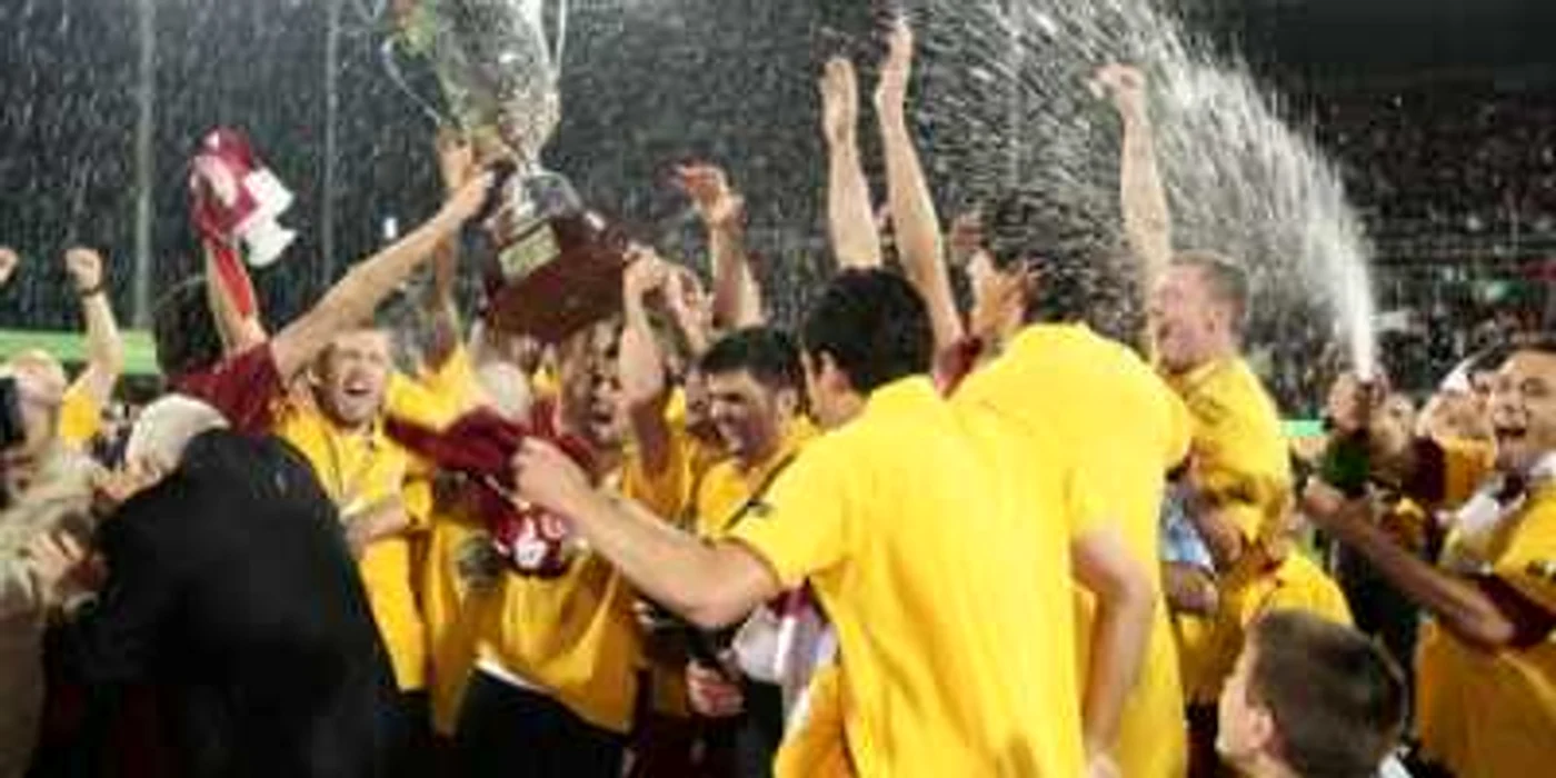 Şampania a curs din belşug în acest an pentru componenţii lui CFR Cluj 