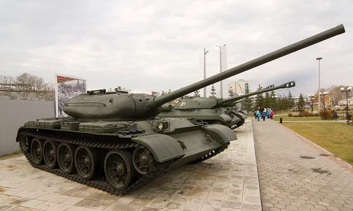 Tanc T-54 expus în Muzeul Militar din Verkhnyaya Pyshma (© Wikimedia Commons)