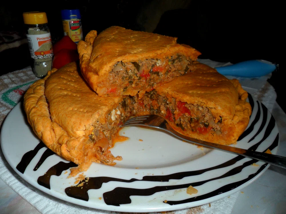 Placinta cu carne tocata si legume jpeg