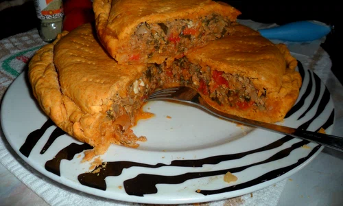 Placinta cu carne tocata si legume jpeg
